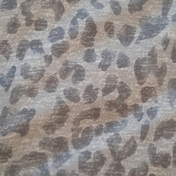LAST 2! Gray Leopard Print Tee - Picture 6 of 6